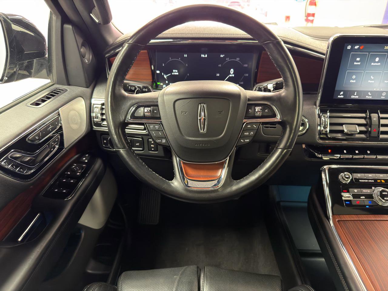 Used 2020 Lincoln Navigator Reserve w/ Luxury Package AWD/4WD image 28