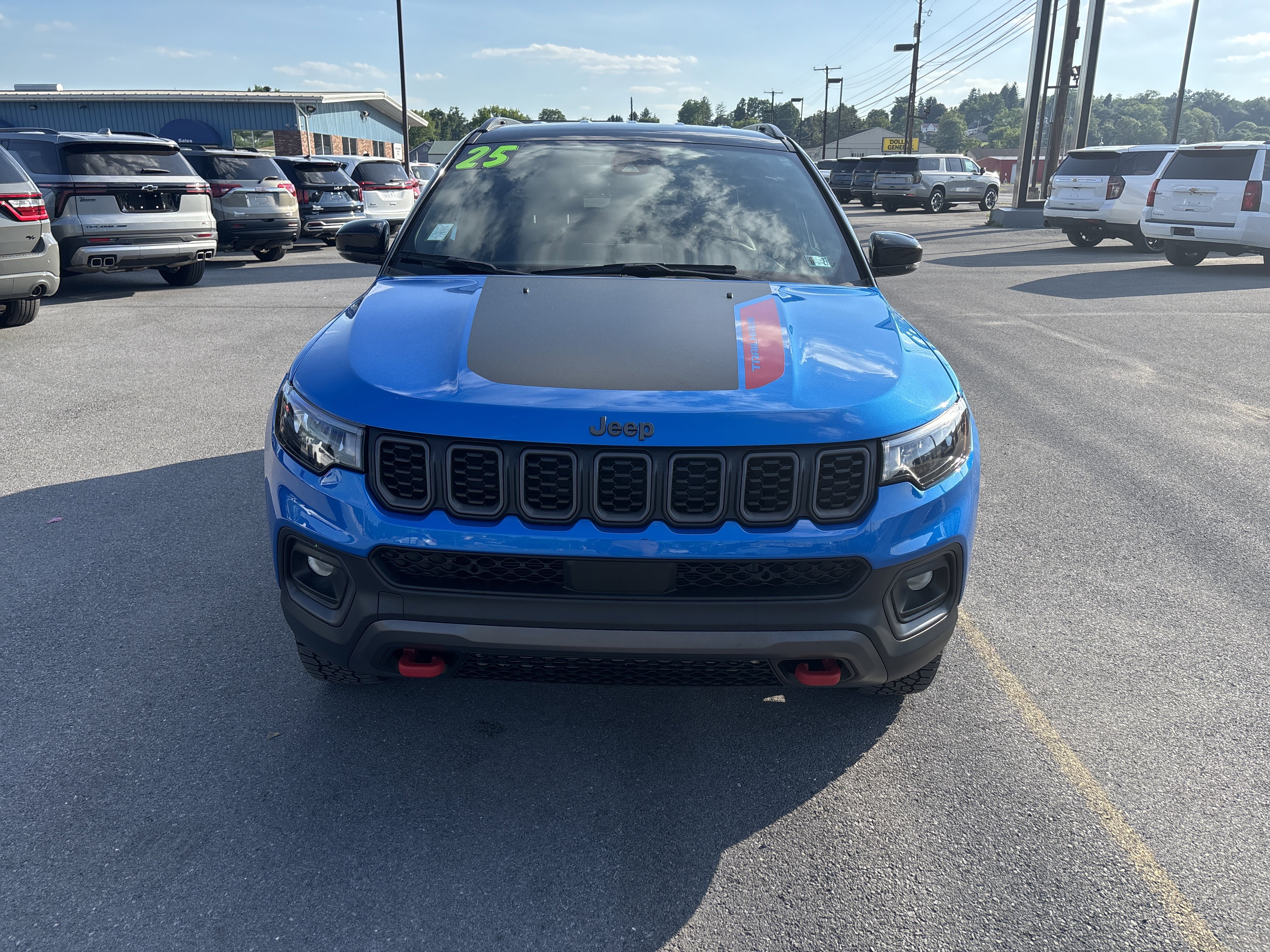 Used 2025 Jeep Compass Trailhawk AWD/4WD image 9