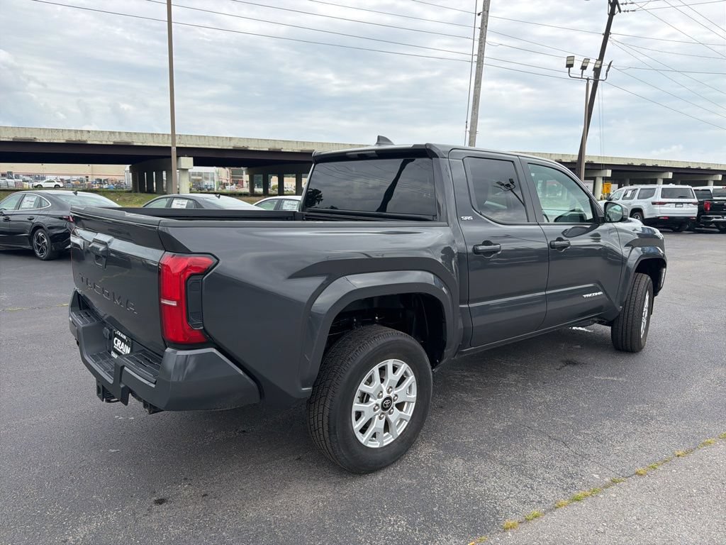 Used 2025 Toyota Tacoma SR5 AWD/4WD image 5