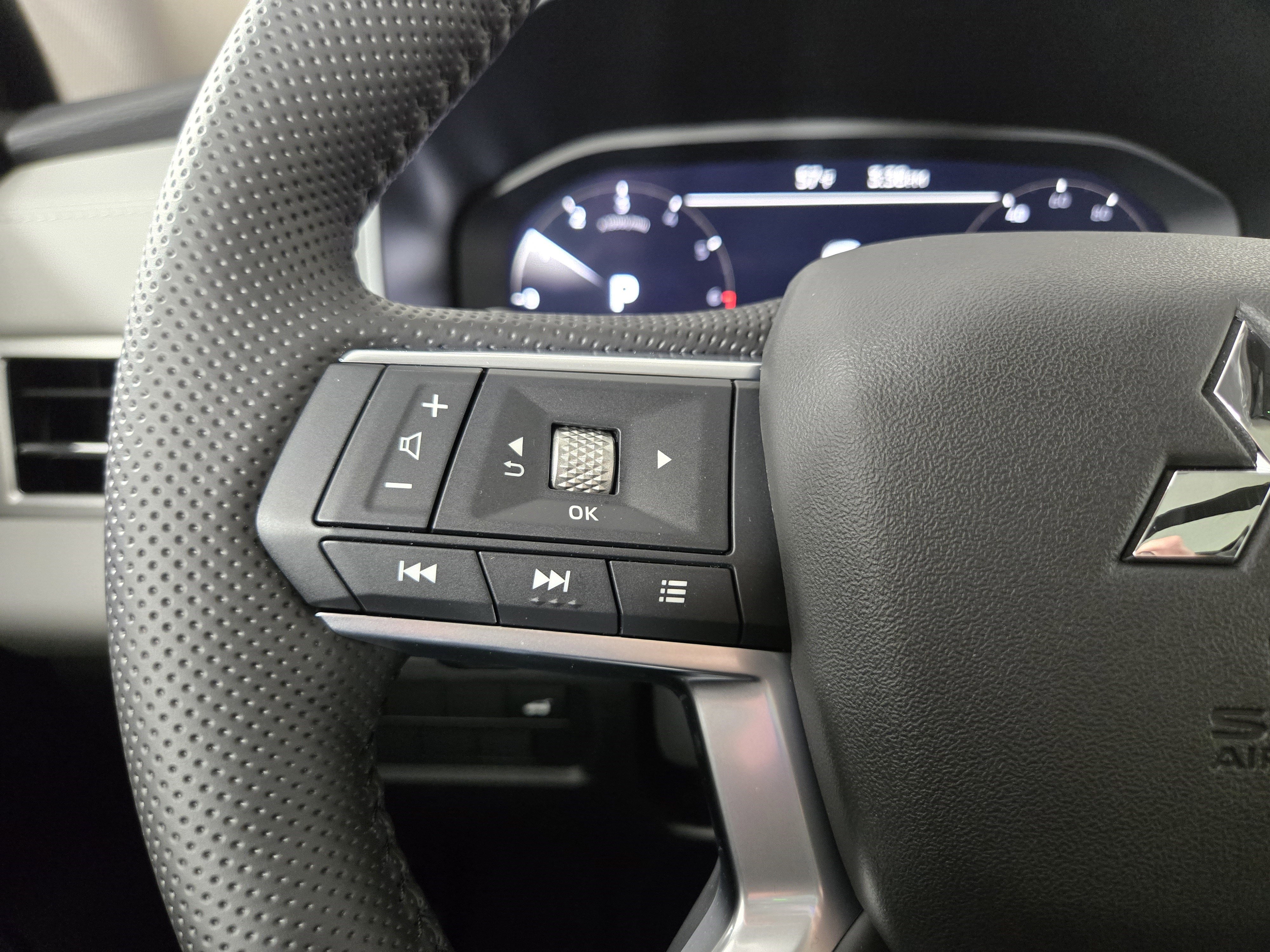 New 2026 Mitsubishi Outlander SE FWD image 15