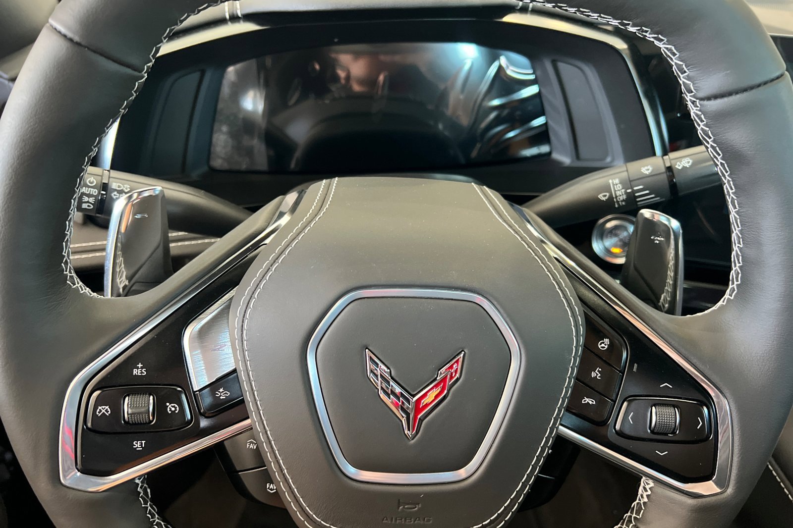 New 2025 Chevrolet Corvette E-Ray w/ Stealth Interior Trim Package image 21