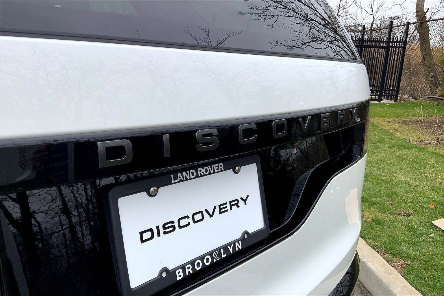 Used 2025 Land Rover Discovery Dynamic SE AWD/4WD image 9