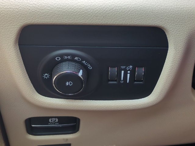 New 2026 Jeep Grand Cherokee Limited w/ Limited Altitude Package AWD/4WD image 21