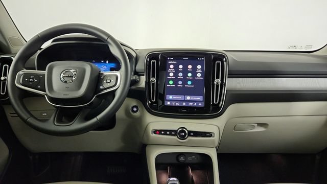 Certified 2026 Volvo XC40 B5 Plus w/ Protection Package Premier AWD/4WD image 39