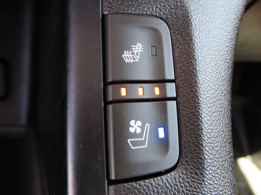 Certified 2019 GMC Acadia Denali w/ Technology Package AWD/4WD image 9