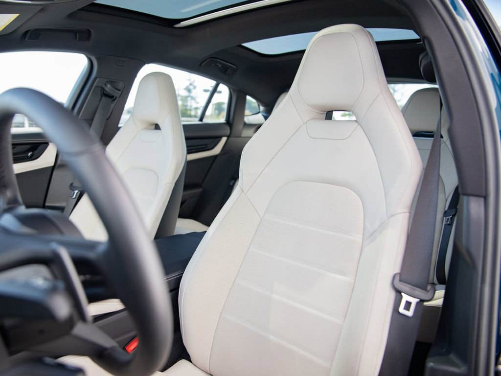 Certified 2025 Porsche Panamera 4S image 5