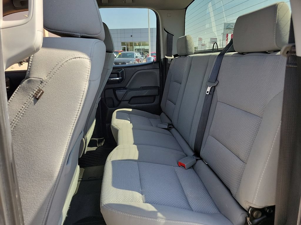 Used 2018 Chevrolet Silverado 1500 Custom w/ Custom Value Package RWD image 19