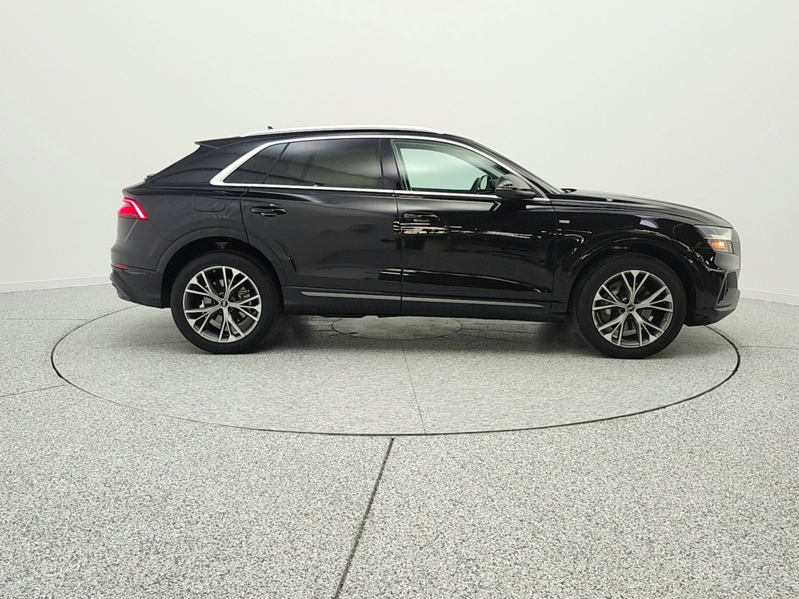 Used 2023 Audi Q8 Premium Plus w/ Premium Plus Package AWD/4WD image 4