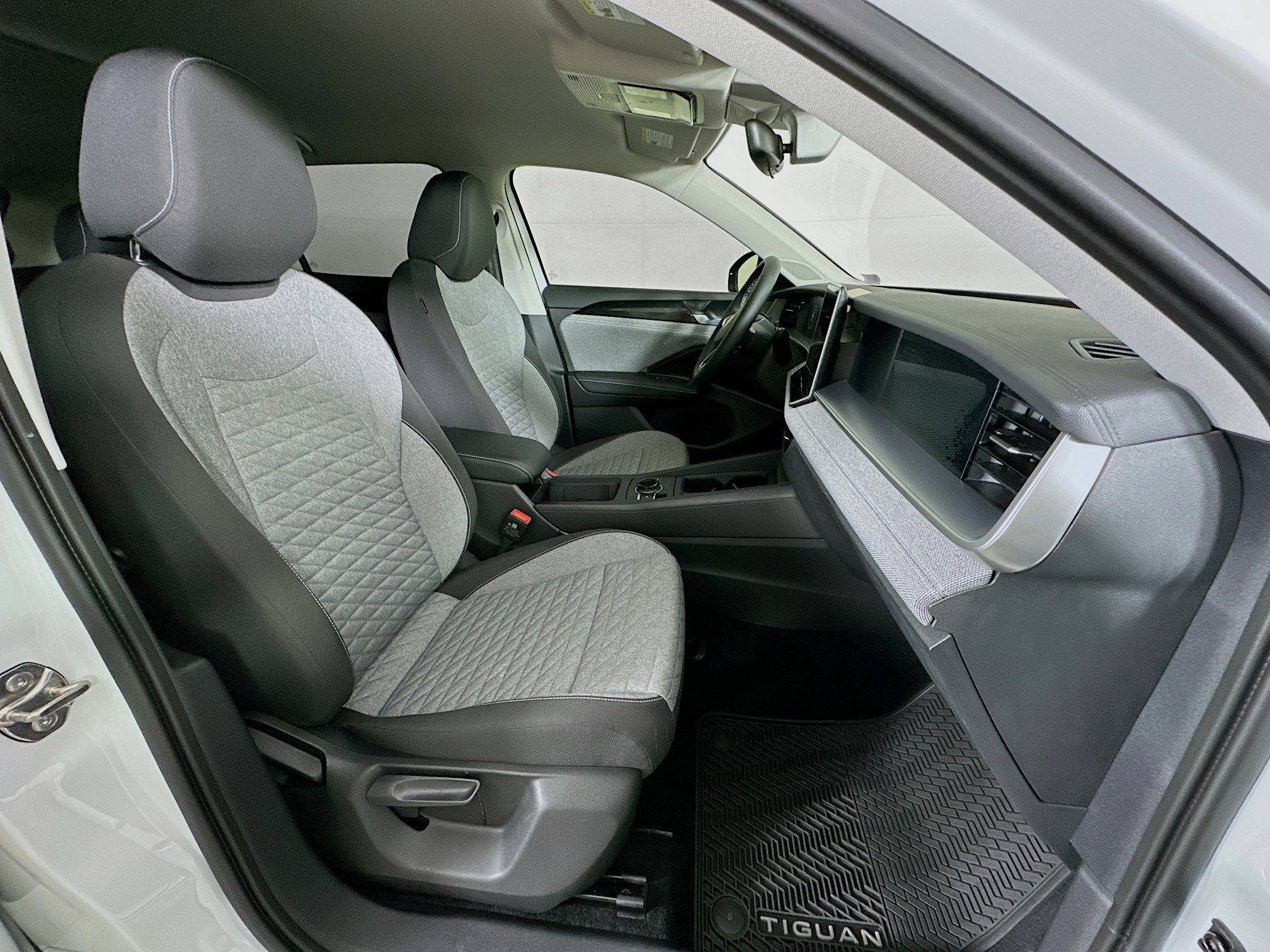 Used 2025 Volkswagen Tiguan S FWD image 29