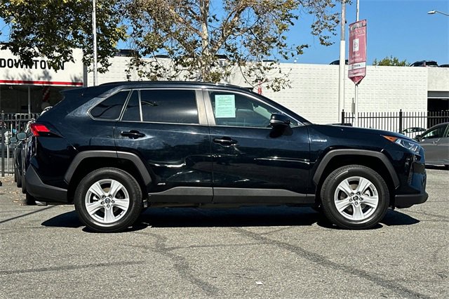 Used 2021 Toyota RAV4 XLE image 3