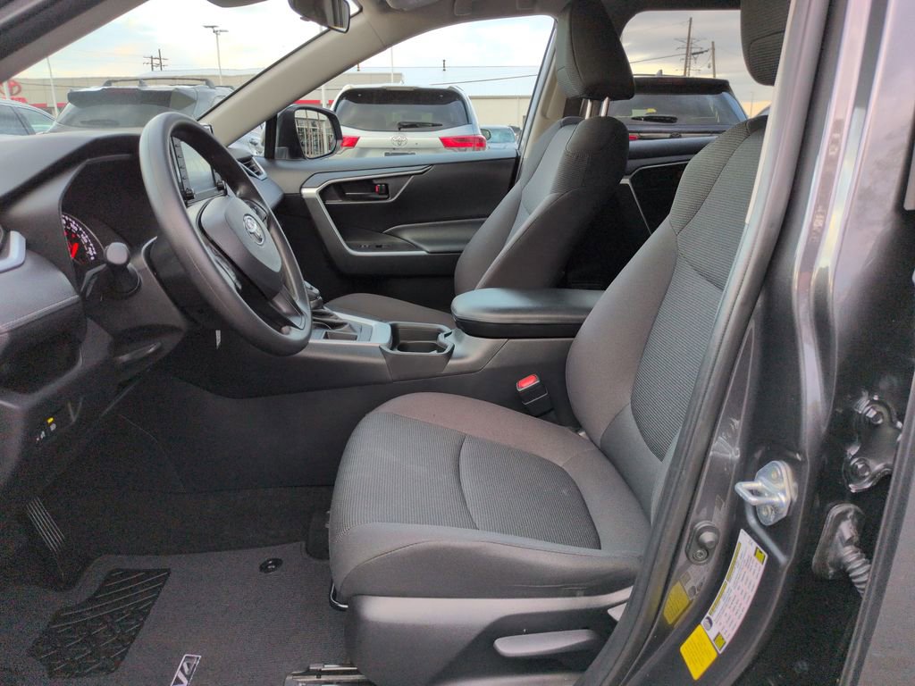 Certified 2021 Toyota RAV4 LE FWD image 9