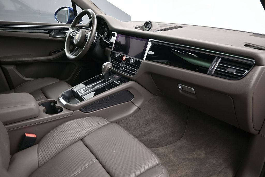Certified 2023 Porsche Macan AWD/4WD image 14
