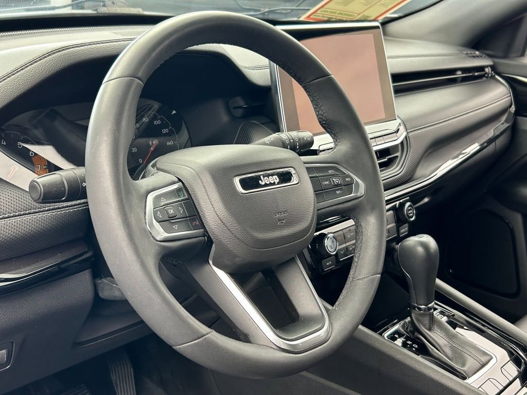 Used 2022 Jeep Compass Latitude FWD image 16