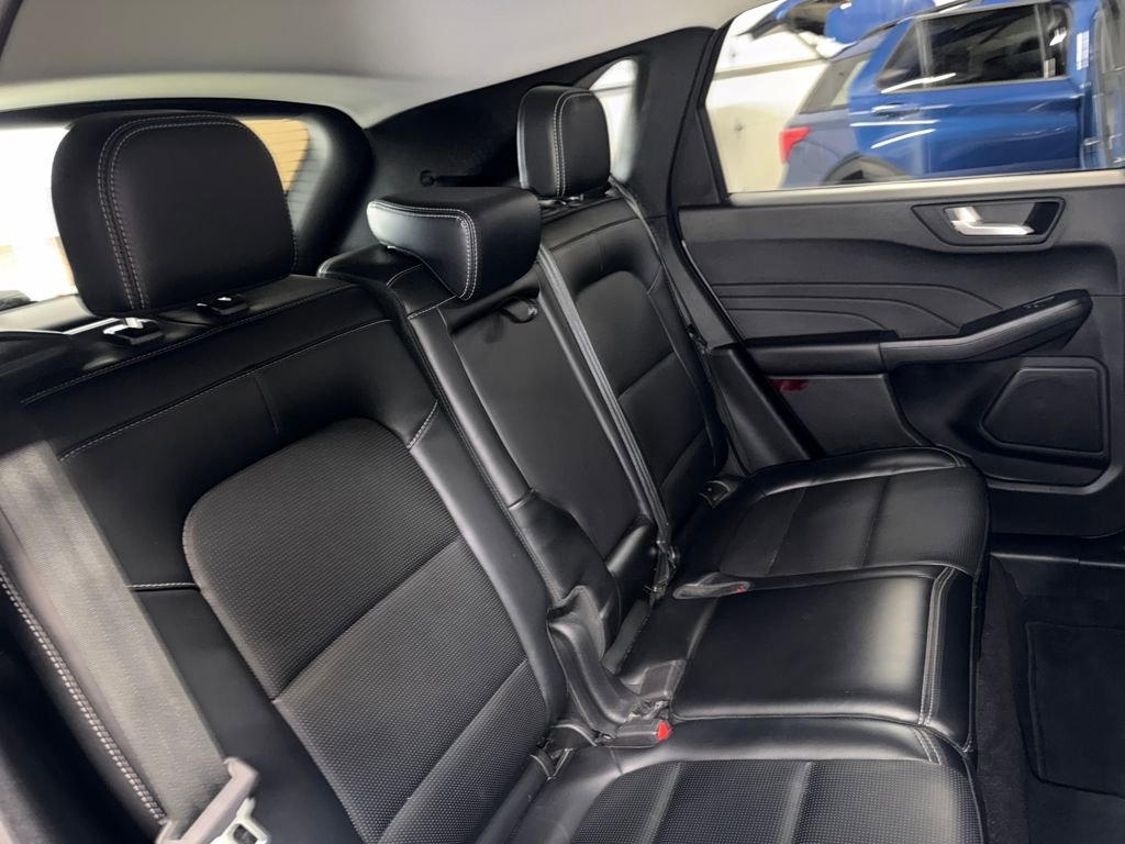 Used 2024 Ford Escape Platinum AWD/4WD image 18
