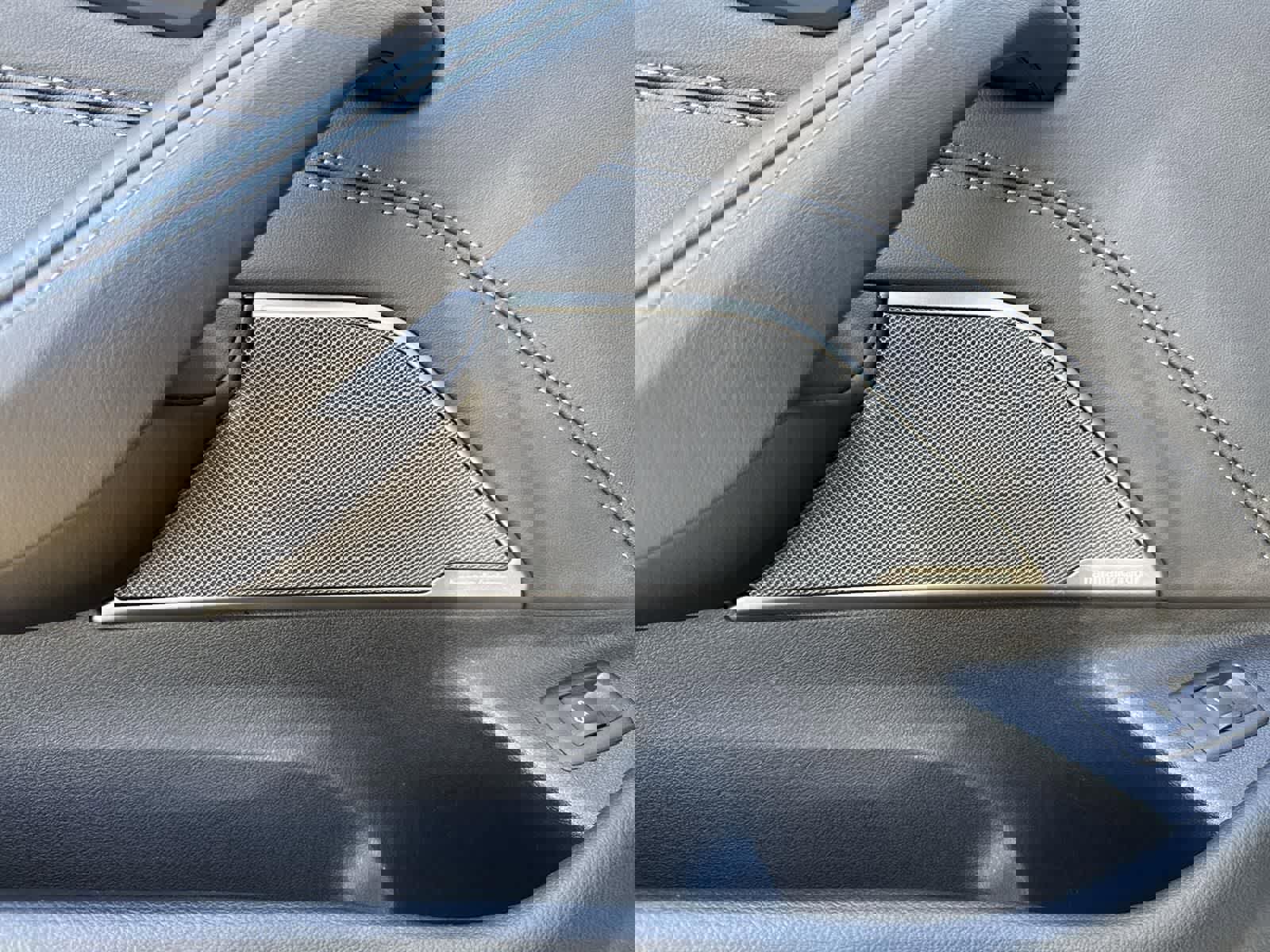 Used 2022 BMW M550i xDrive w/ Dynamic Handling Package image 22