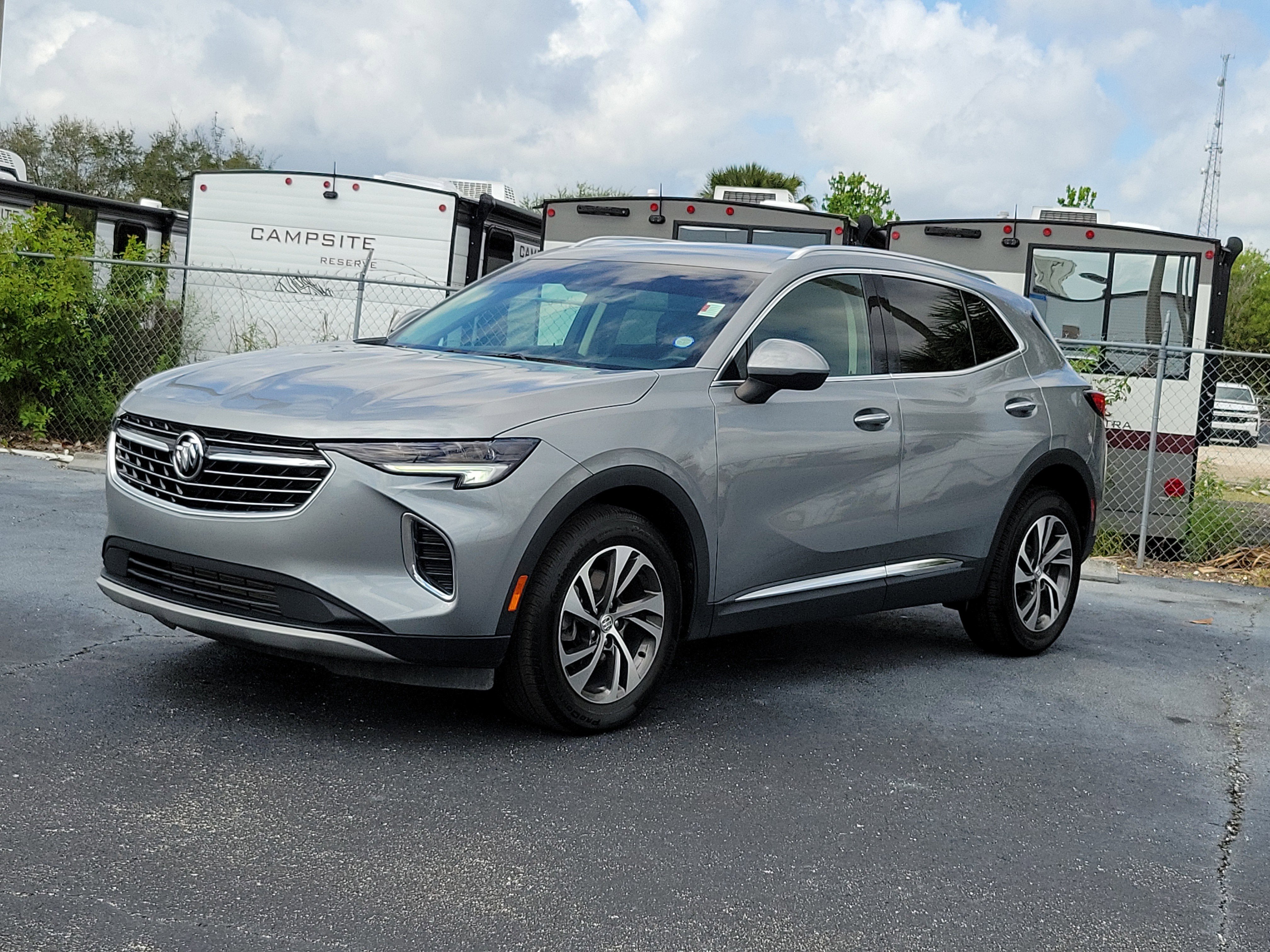 Used 2023 Buick Envision Essence image 3