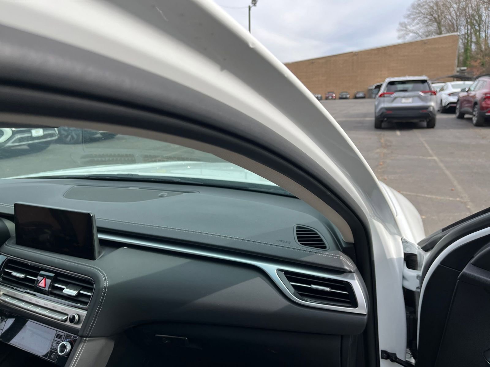 Used 2025 Genesis G70 2.5T image 35