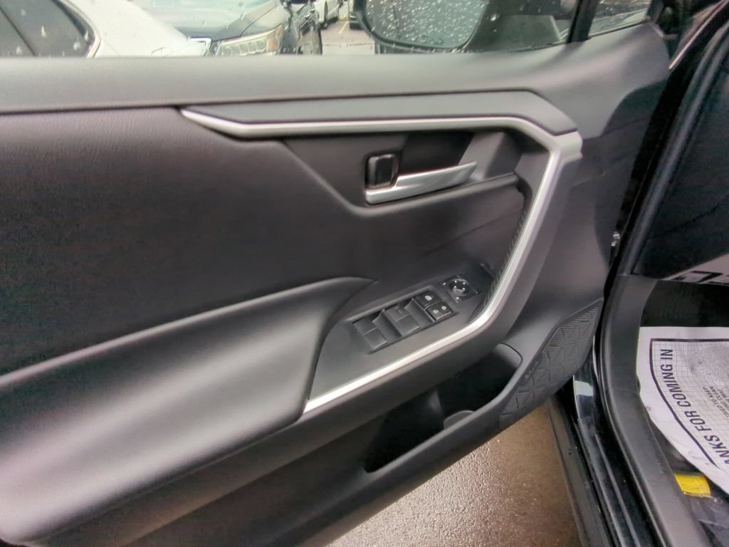 Used 2021 Toyota RAV4 XLE FWD image 8