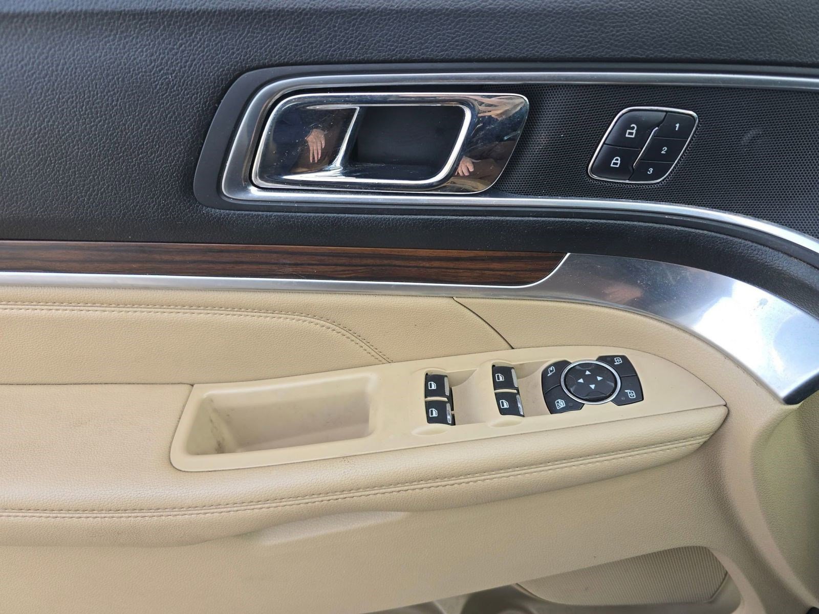 Used 2017 Ford Explorer Limited image 21