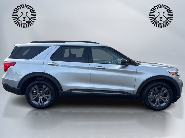 Certified 2022 Ford Explorer XLT w/ Equipment Group 202A image 4