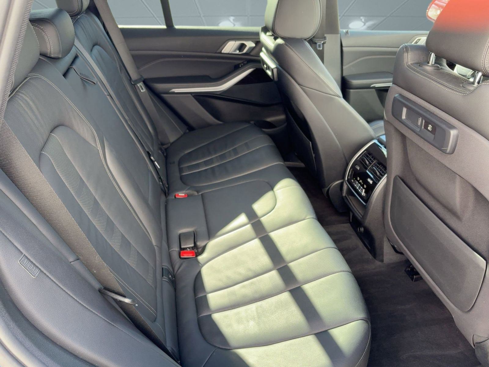 Used 2019 BMW X5 xDrive40i w/ Convenience Package image 29