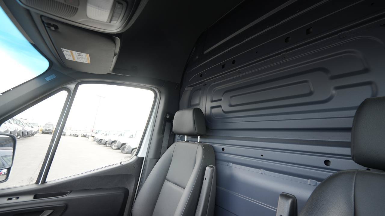 Used 2024 Mercedes-Benz Sprinter 2500 image 8
