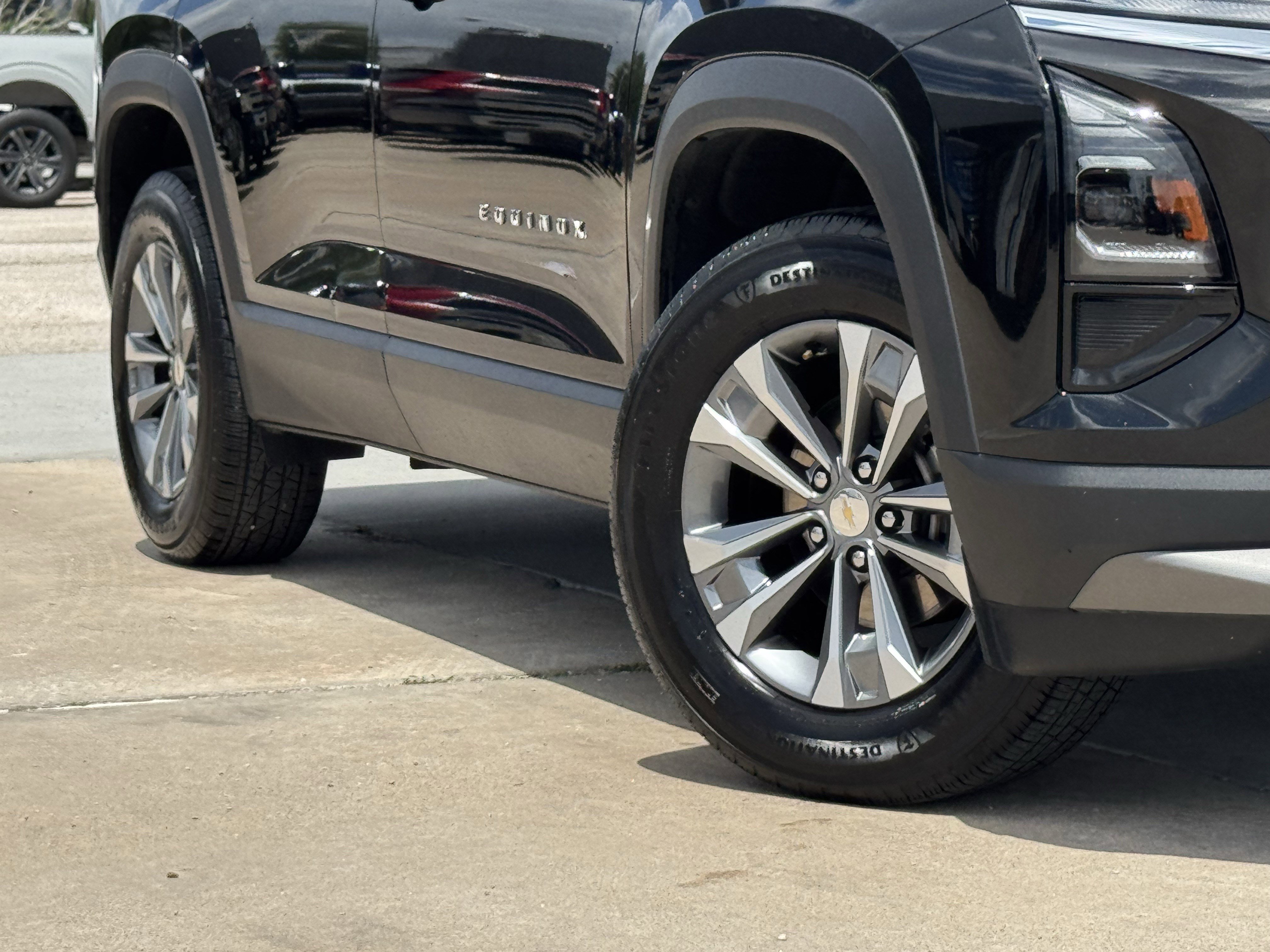 Used 2025 Chevrolet Equinox LT FWD image 13