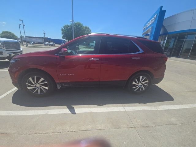Used 2023 Chevrolet Equinox Premier AWD/4WD image 2