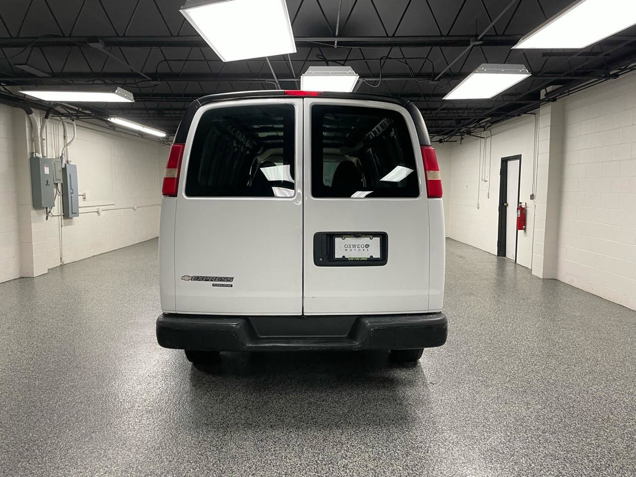 Used 2014 Chevrolet Express 2500 Extended image 3