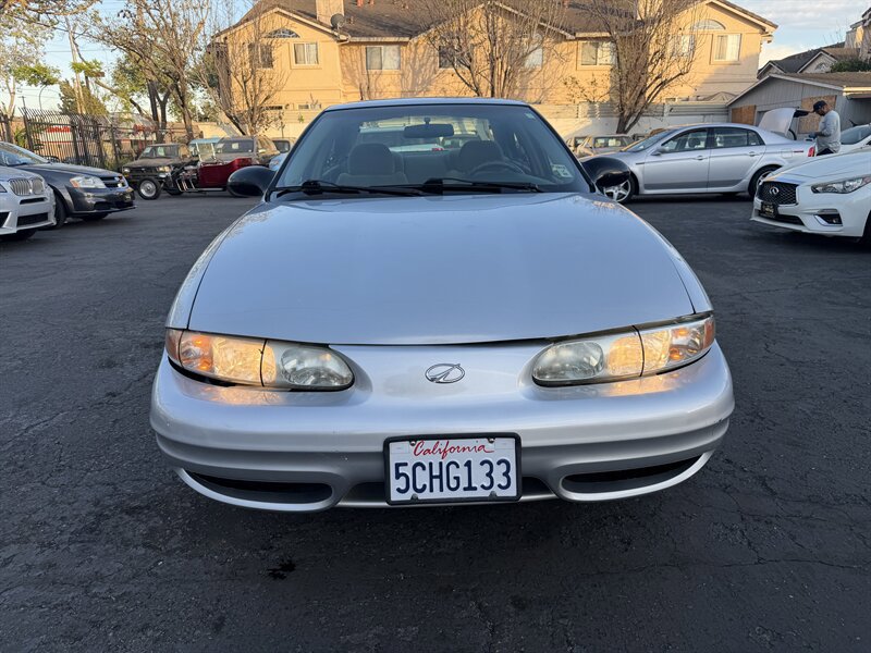Used 2001 Oldsmobile Alero GX image 2