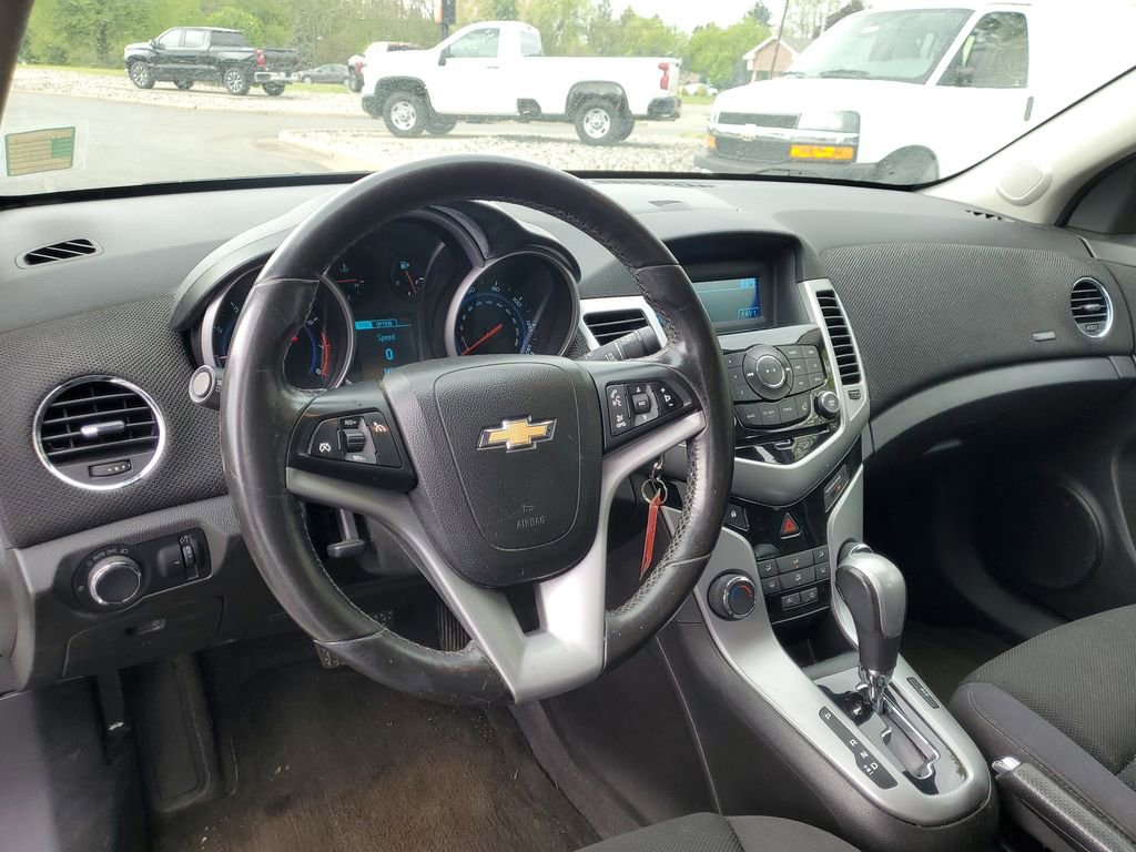 Used 2013 Chevrolet Cruze LT FWD image 6