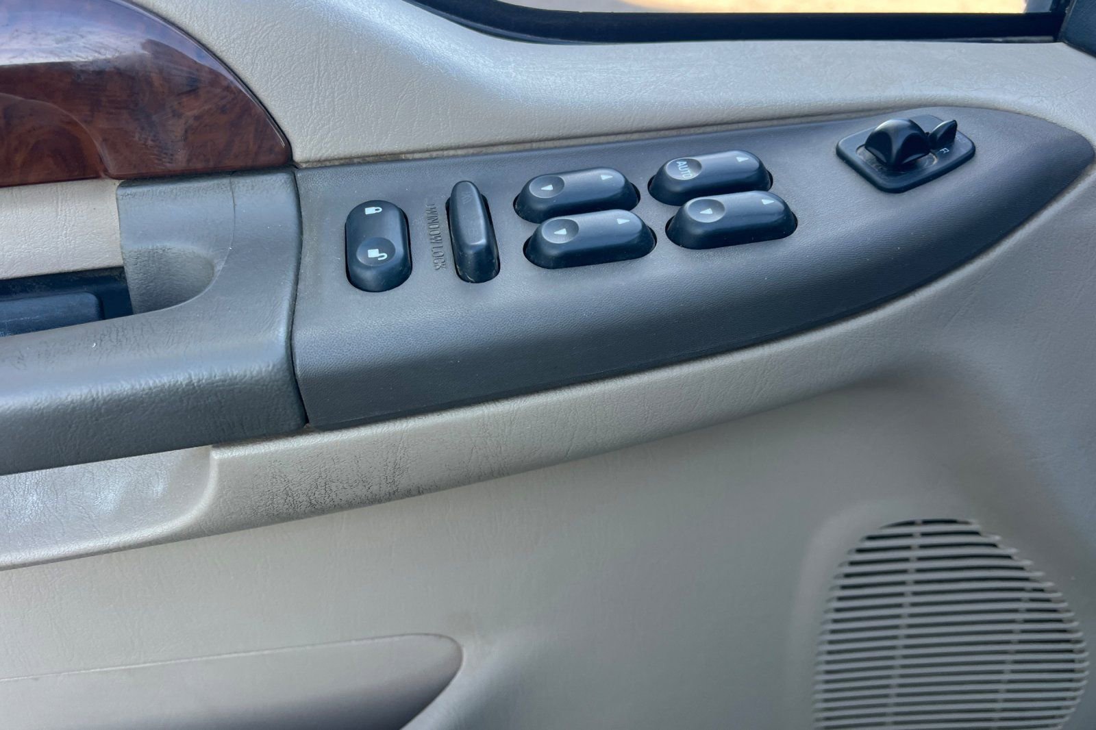 Used 2004 Ford F350 Lariat AWD/4WD image 12