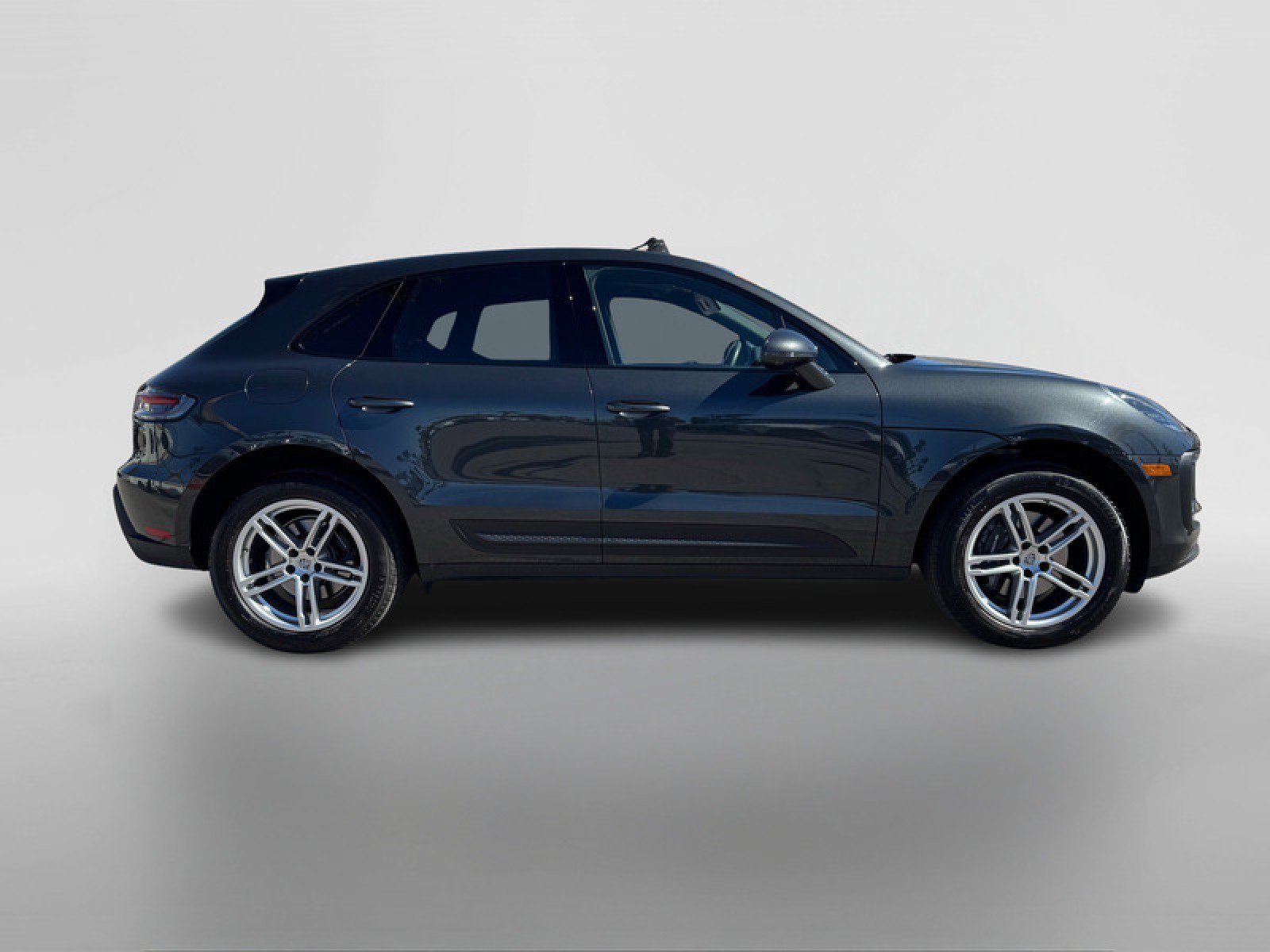 Used 2024 Porsche Macan image 6