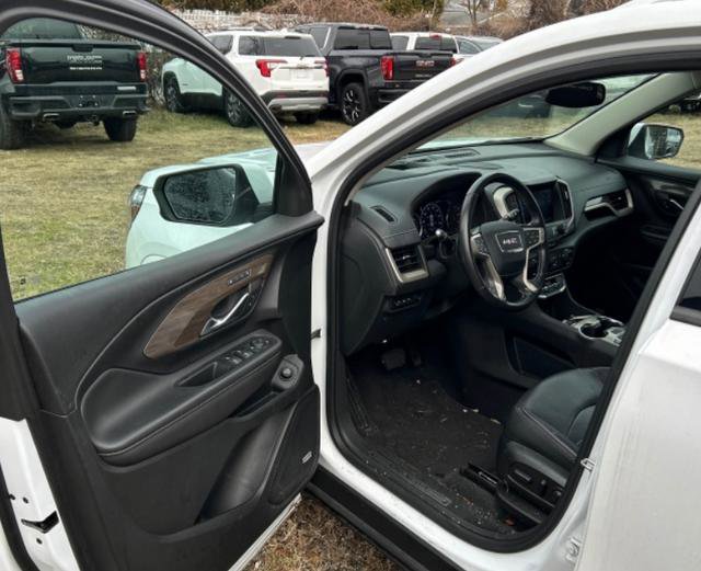 Used 2022 GMC Terrain Denali w/ Denali Premium Package image 2