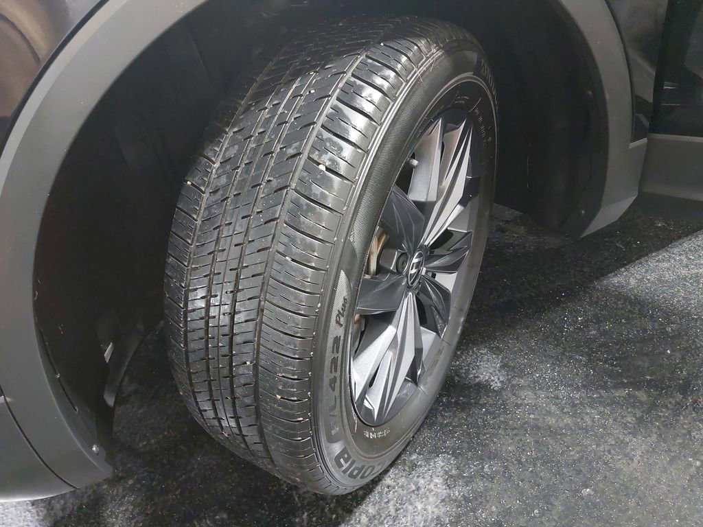 Used 2022 Volkswagen Tiguan SE image 32