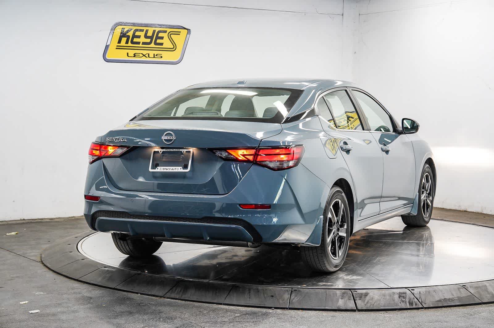 Used 2025 Nissan Sentra SV FWD image 4
