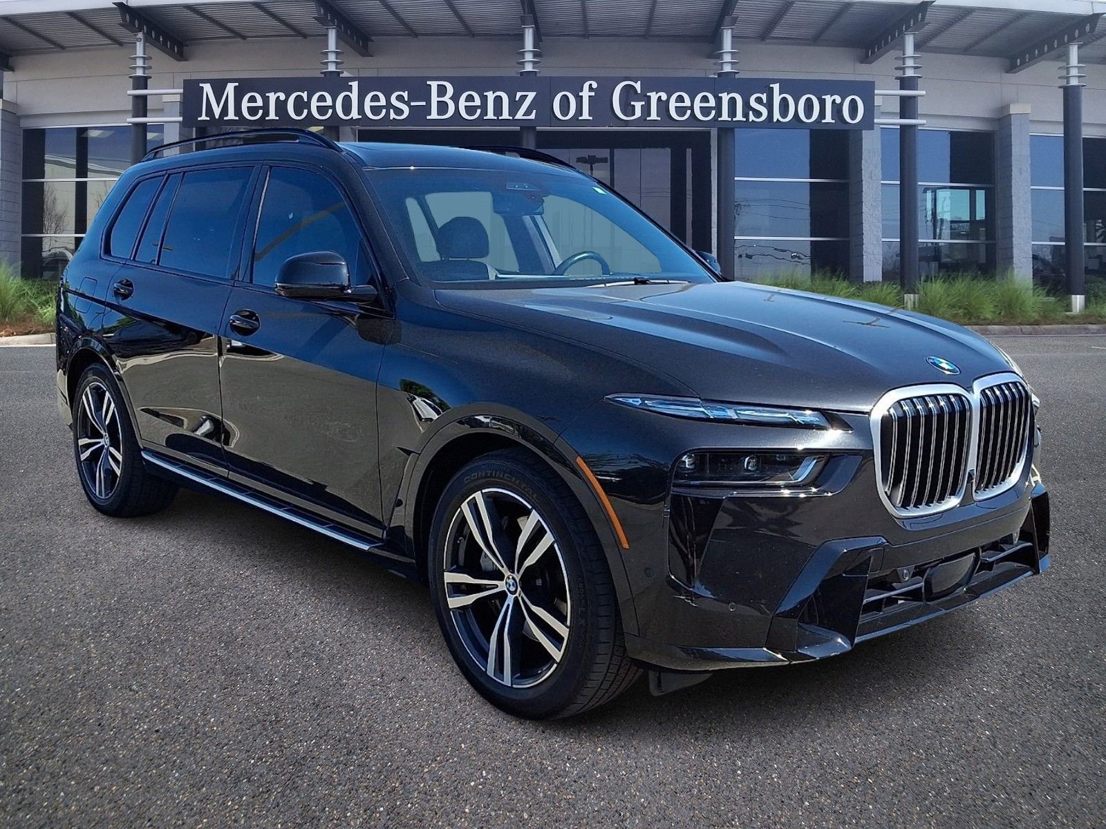 Used 2025 BMW X7 xDrive40i w/ Executive Package AWD/4WD image 3
