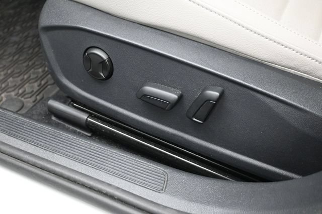 Used 2024 Volkswagen Jetta SE FWD image 22