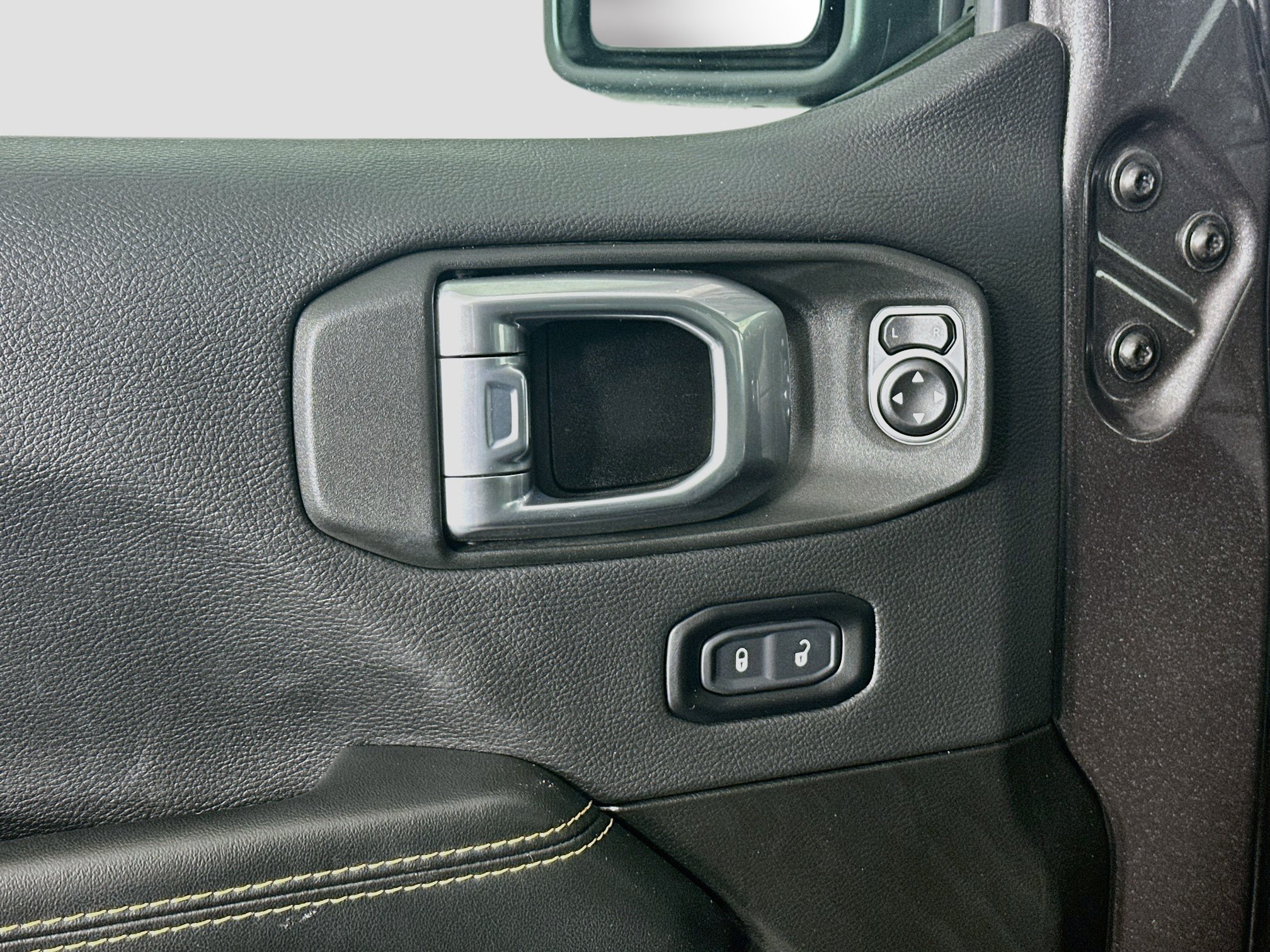 Used 2025 Jeep Wrangler Unlimited Sahara w/ Technology Group AWD/4WD image 15