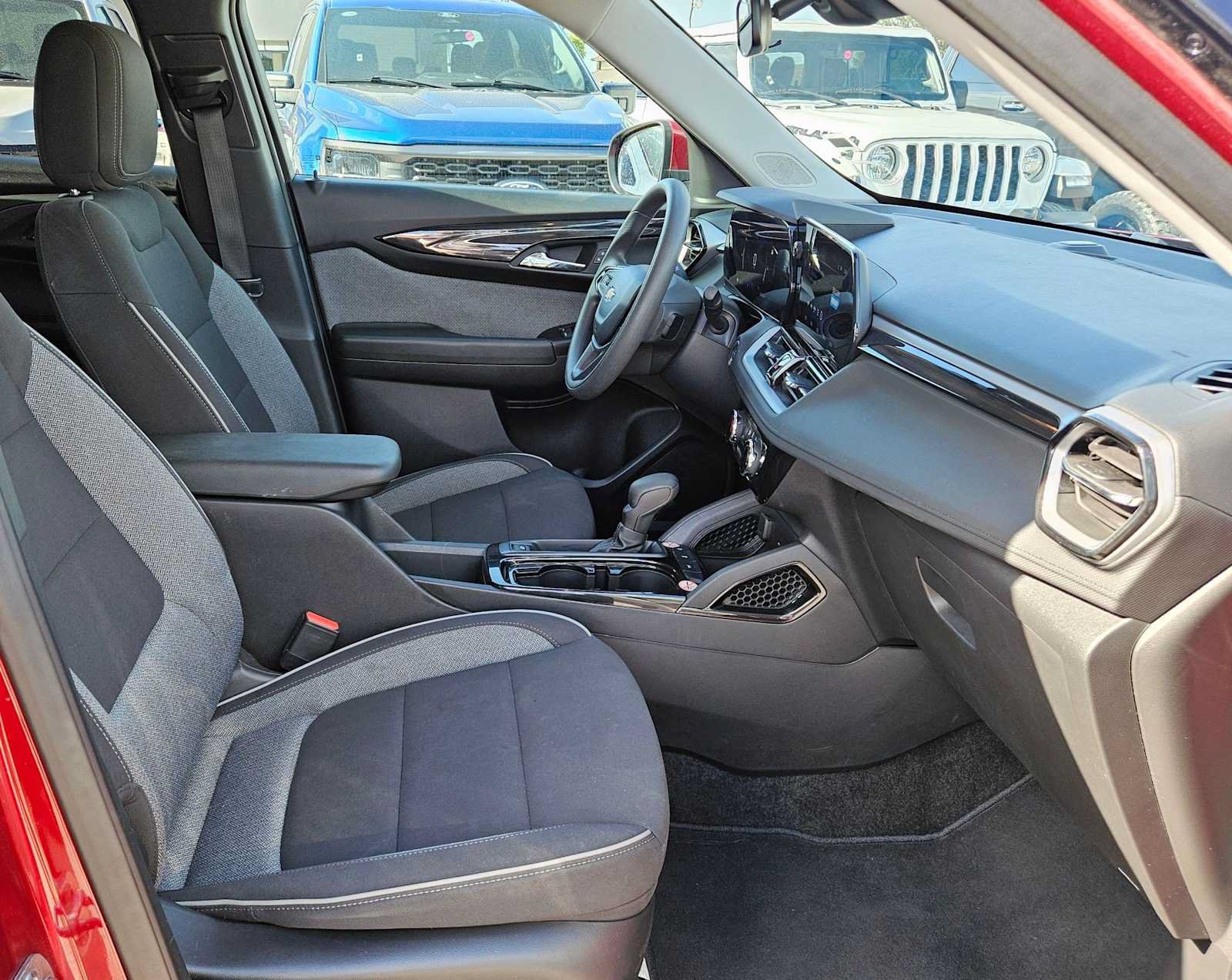 Used 2025 Chevrolet TrailBlazer LT FWD image 18