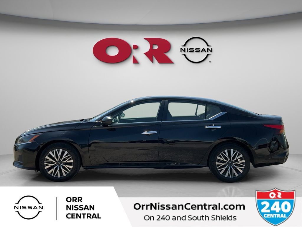 Used 2025 Nissan Altima 2.5 SV FWD image 8