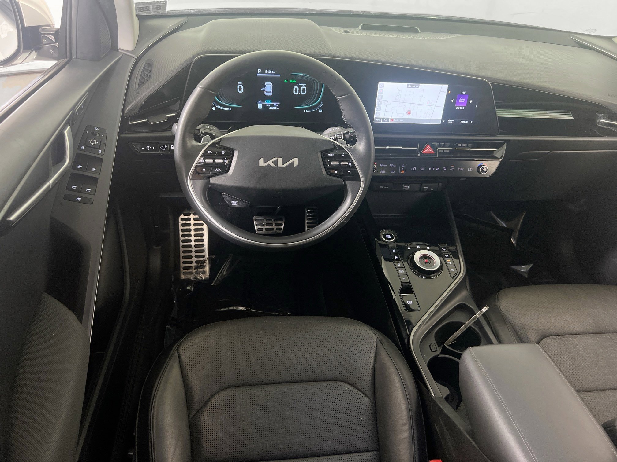 Used 2023 Kia Niro SX Touring FWD image 23