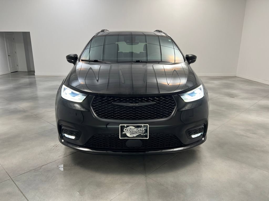 Used 2025 Chrysler Pacifica Limited video 2