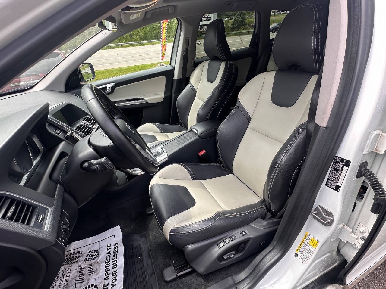 Used 2017 Volvo XC60 T6 Dynamic w/ Preferred Option Package AWD/4WD image 9