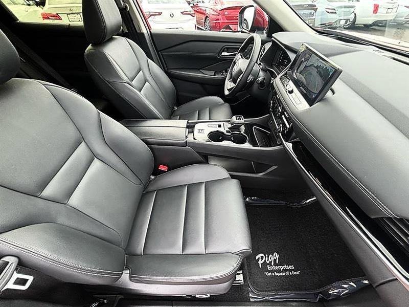Used 2025 Nissan Rogue SL w/ Tech Package image 54