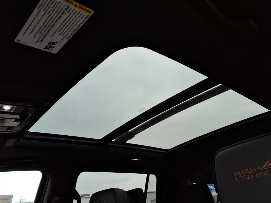 New 2026 Chevrolet Suburban High Country image 6