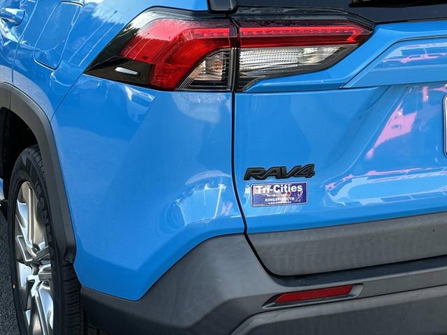Used 2020 Toyota RAV4 XLE Premium image 5