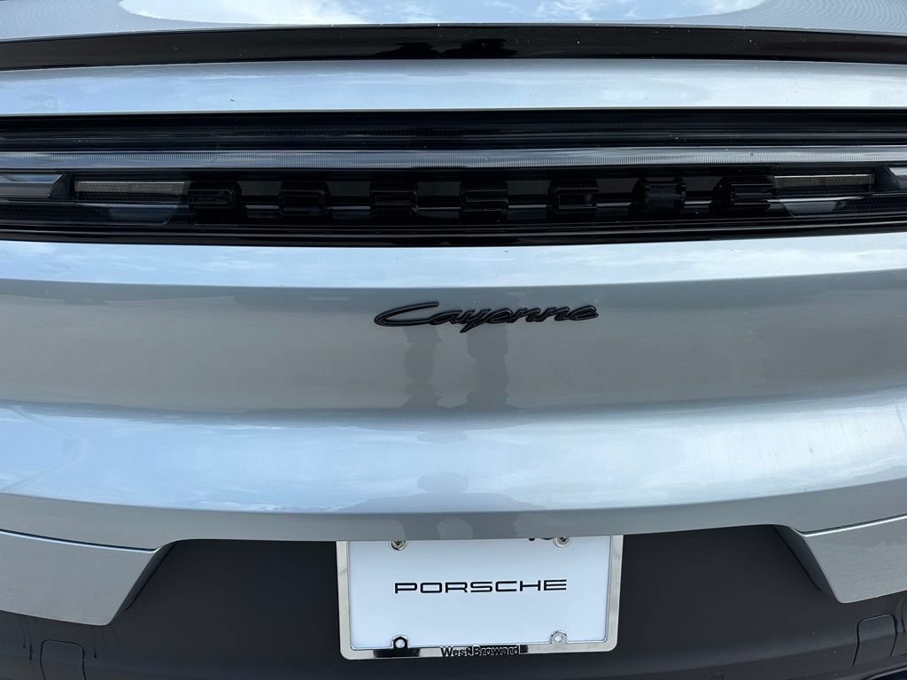 Certified 2026 Porsche Cayenne E-Hybrid Coupe AWD/4WD image 14