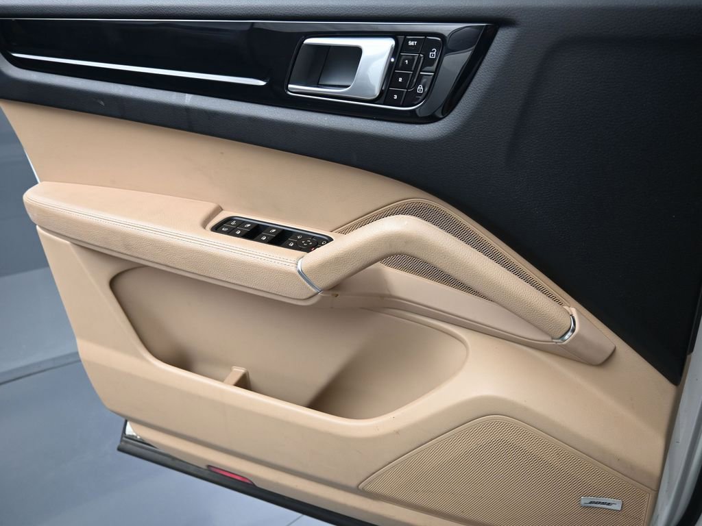 Certified 2020 Porsche Cayenne E-Hybrid image 22
