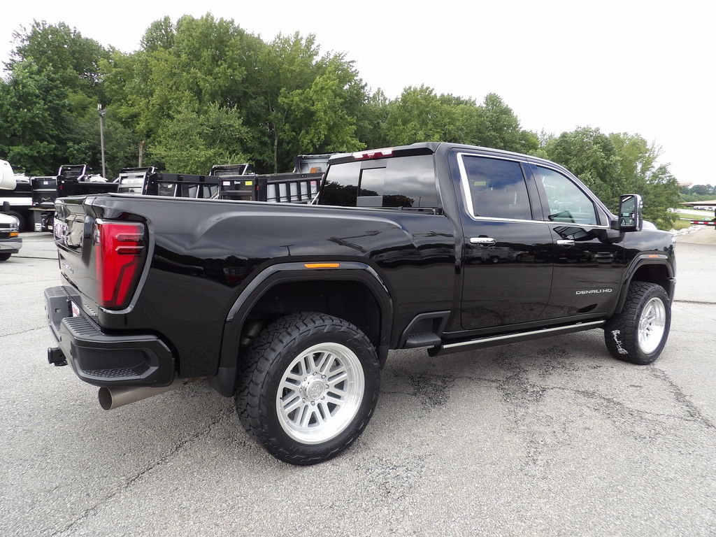 Used 2025 GMC Sierra 3500 Denali w/ Denali Reserve Package AWD/4WD image 8